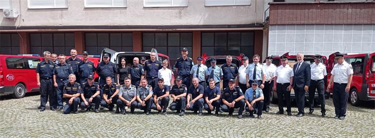 Slika /slike/Vijesti/HVZ-dodjela vatrogasne opreme (1).jpg